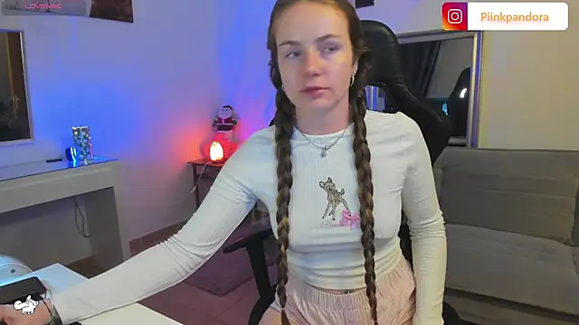 Snapshot of Piinkpandora chatting on 3, 12, 2025 Piinkpandora online show from 3, 12, 2025
