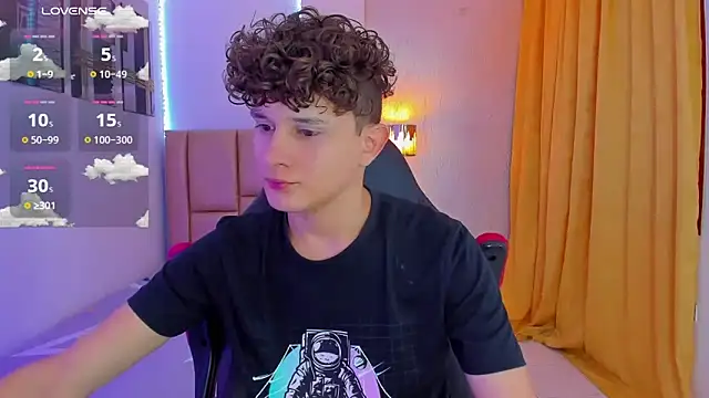 Snapshot of Nathan_Bluee chatting on 10, 12, 2024 Nathan Bluee online show from 10, 12, 2024