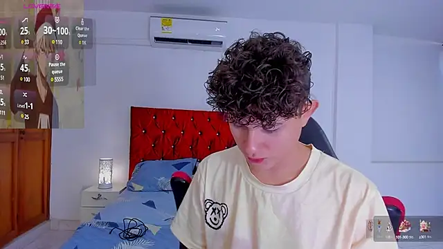 Snapshot of Nathan_Bluee chatting on 19, 12, 2024 Nathan Bluee online show from 19, 12, 2024