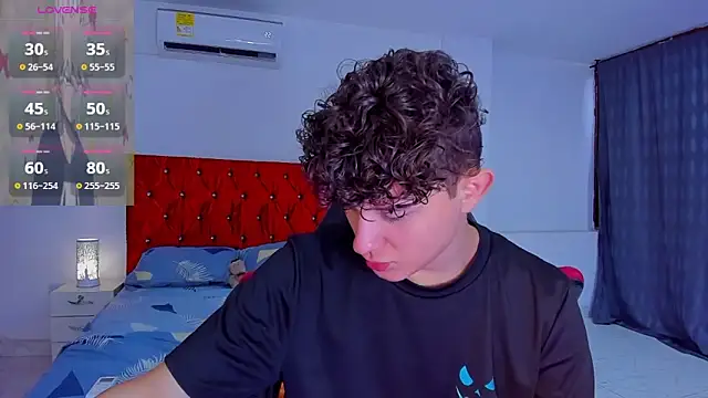 Snapshot of Nathan_Bluee chatting on 20, 12, 2024 Nathan Bluee online show from 20, 12, 2024