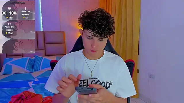 Snapshot of Nathan_Bluee chatting on 4, 1, 2025 Nathan Bluee online show from 4, 1, 2025