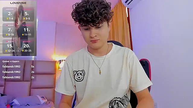 Snapshot of Nathan_Bluee chatting on 5, 2, 2025 Nathan Bluee online show from 5, 2, 2025