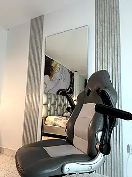 Snapshot of Nathan_Bluee chatting on 6, 10, 2025 Nathan Bluee online show from 6, 10, 2025