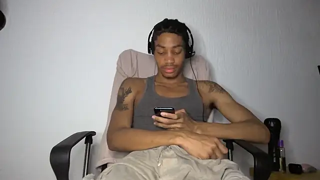 Snapshot of Skinnyblackman chatting on 10, 6, 2026 Skinnyblackman online show from 10, 6, 2026