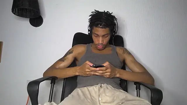 Snapshot of Skinnyblackman chatting on 24, 6, 2026 Skinnyblackman online show from 24, 6, 2026