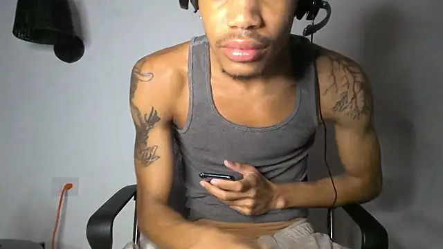 Snapshot of Skinnyblackman chatting on 25, 6, 2026 Skinnyblackman online show from 25, 6, 2026