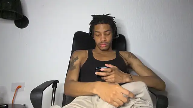 Snapshot of Skinnyblackman chatting on 29, 6, 2026 Skinnyblackman online show from 29, 6, 2026