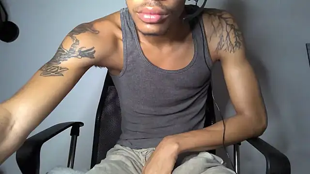 Snapshot of Skinnyblackman chatting on 12, 7, 2026 Skinnyblackman online show from 12, 7, 2026