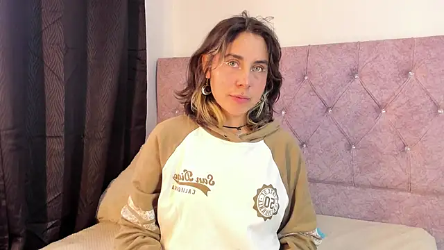 Snapshot of riley_colors chatting on 28, 1, 2025 riley colors online show from 28, 1, 2025