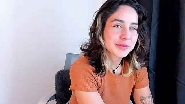 Snapshot of riley_colors chatting on 10, 3, 2025 riley colors online show from 10, 3, 2025