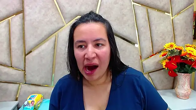 NaomyPrinces online show from 8, 2, 2025