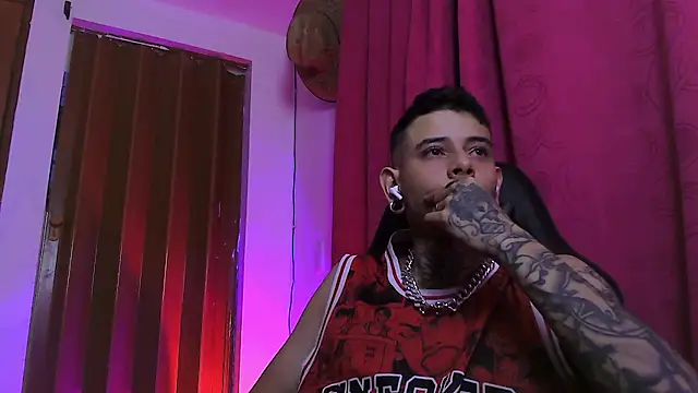 Snapshot of Ceder-Calistenes chatting on 11, 11, 2025 Ceder-Calistenes online show from 11, 11, 2025