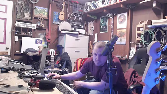 Snapshot of itsjameswebbscope chatting on 12, 1, 2025 itsjameswebbscope online show from 12, 1, 2025