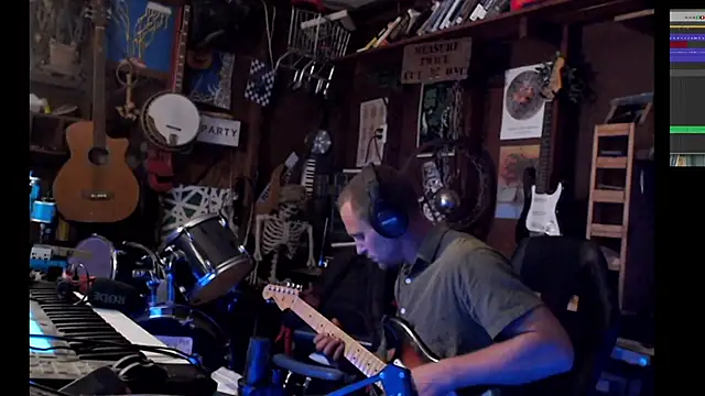 Snapshot of itsjameswebbscope chatting on 17, 9, 2025 itsjameswebbscope online show from 17, 9, 2025