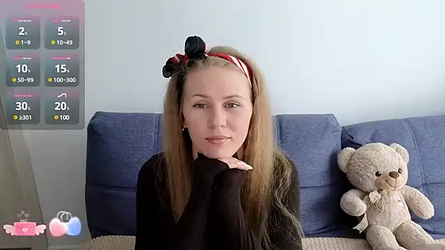 Snapshot of IsabelAllen chatting on 5, 3, 2025 IsabelAllen online show from 5, 3, 2025