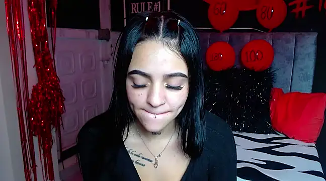 Violettasquirt online show from 4, 3, 2025