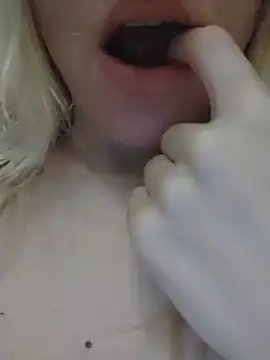 Linda 999 online show from 28, 2, 2025