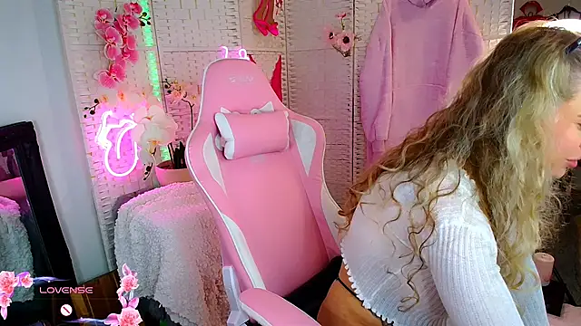 Snapshot of EllieKarrX chatting on 29, 12, 2024 EllieKarrX online show from 29, 12, 2024