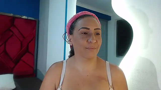 EvaMills1 online show from 26, 1, 2025