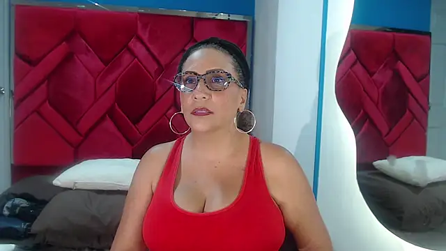 EvaMills1 online show from 3, 2, 2025