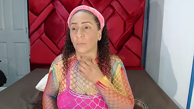 EvaMills1 online show from 8, 2, 2025