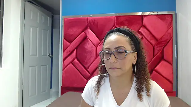 EvaMills1 online show from 12, 2, 2025