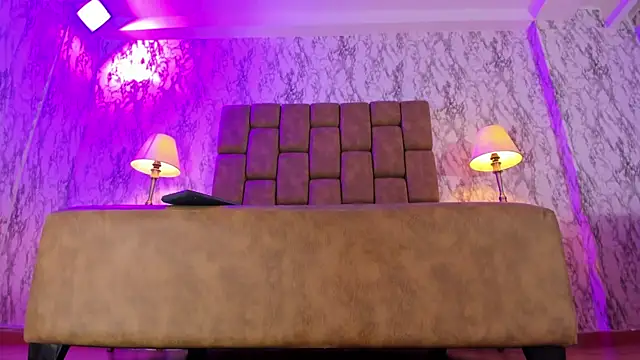 Camila Chainn online show from 25, 1, 2025