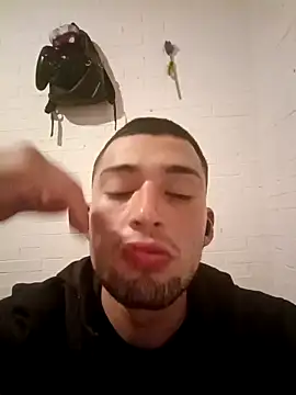 Snapshot of Suggarwhite18CM chatting on 17, 12, 2025 Suggarwhite18CM online show from 17, 12, 2025