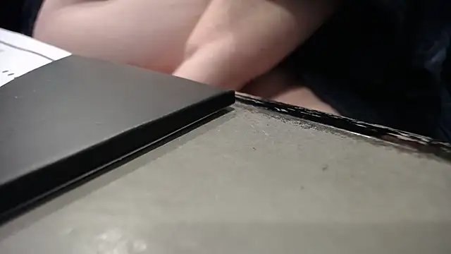 Snapshot of TinyTraps chatting on 24, 1, 2025 TinyTraps online show from 24, 1, 2025