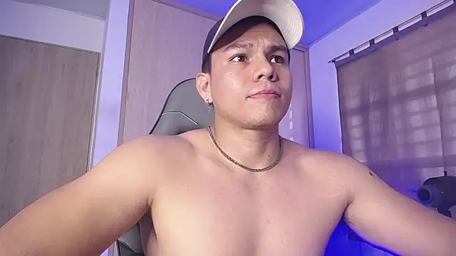 Snapshot of RoyConstance chatting on 8, 3, 2025 RoyConstance online show from 8, 3, 2025