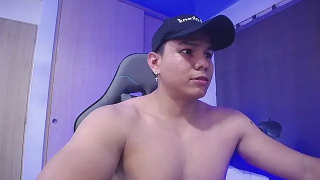 Snapshot of RoyConstance chatting on 10, 3, 2025 RoyConstance online show from 10, 3, 2025