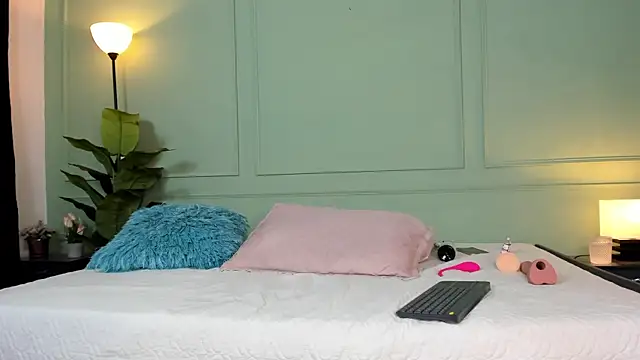 Emma Rosess online show from 13, 12, 2024