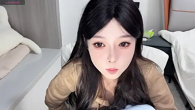 Snapshot of Q-ing chatting on 2, 12, 2024 Q-ing online show from 2, 12, 2024