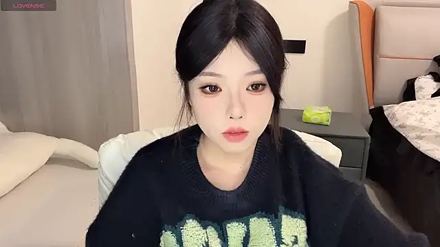 Snapshot of Q-ing chatting on 18, 12, 2024 Q-ing online show from 18, 12, 2024