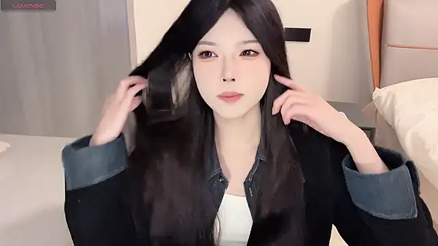 Snapshot of Q-ing chatting on 3, 1, 2025 Q-ing online show from 3, 1, 2025