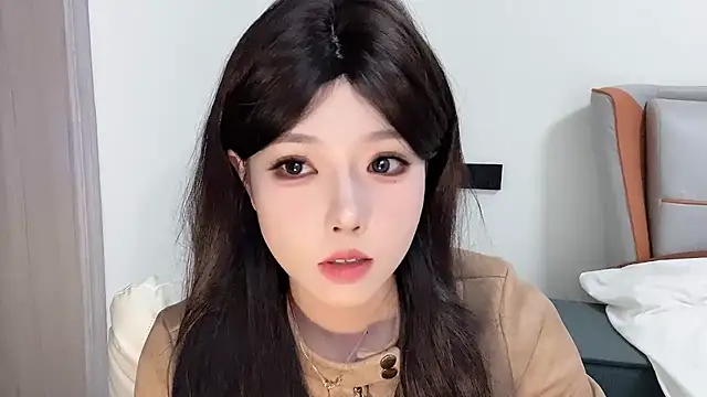 Snapshot of Q-ing chatting on 15, 2, 2025 Q-ing online show from 15, 2, 2025