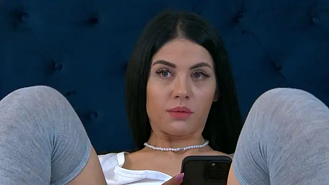 LeyaCass online show from 3, 2, 2026