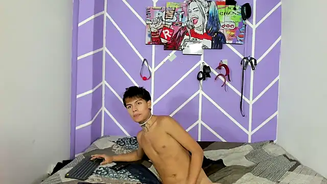 Fresahot2005 online show from 10, 12, 2024