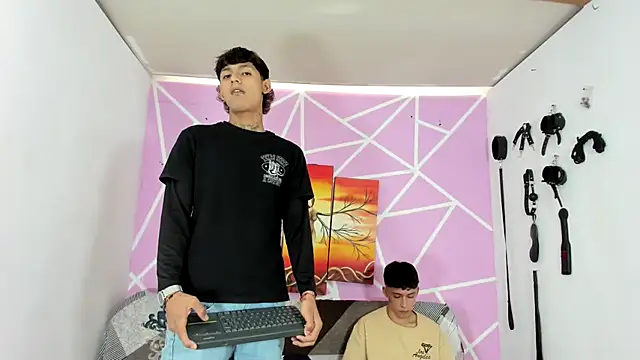 Fresahot2005 online show from 27, 1, 2025