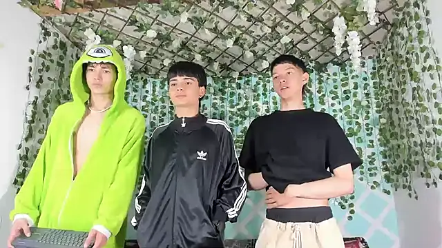 Fresahot2005 online show from 21, 2, 2025