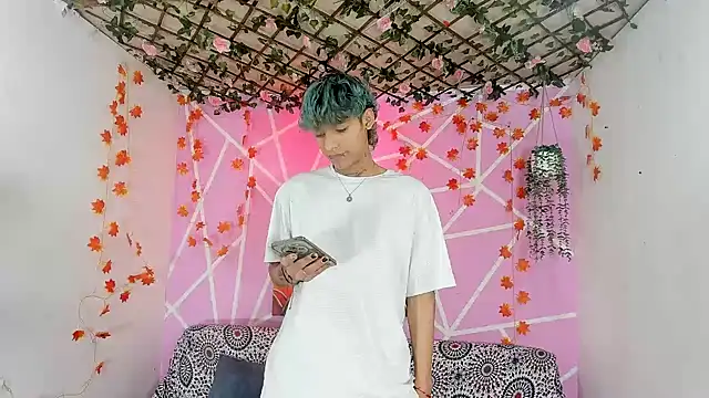 Fresahot2005 online show from 1, 12, 2025