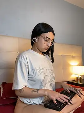 Cintya Kros online show from 4, 3, 2025