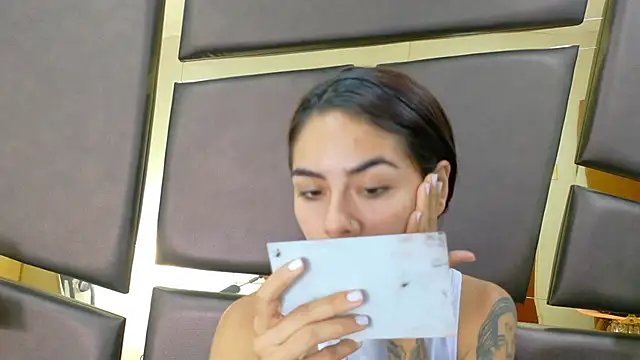 Snapshot of NicoleEsposito chatting on 24, 10, 2025 NicoleEsposito online show from 24, 10, 2025