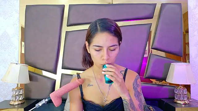 Snapshot of NicoleEsposito chatting on 25, 10, 2025 NicoleEsposito online show from 25, 10, 2025