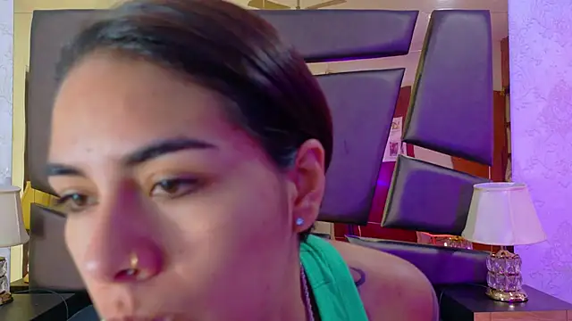 Snapshot of NicoleEsposito chatting on 29, 10, 2025 NicoleEsposito online show from 29, 10, 2025