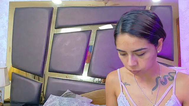 Snapshot of NicoleEsposito chatting on 6, 11, 2025 NicoleEsposito online show from 6, 11, 2025