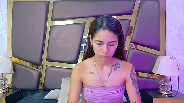 Snapshot of NicoleEsposito chatting on 10, 11, 2025 NicoleEsposito online show from 10, 11, 2025