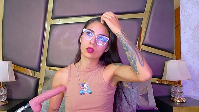 Snapshot of NicoleEsposito chatting on 25, 11, 2025 NicoleEsposito online show from 25, 11, 2025