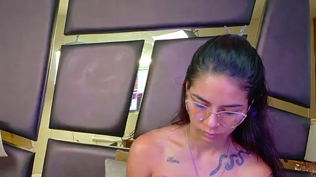 Snapshot of NicoleEsposito chatting on 27, 11, 2025 NicoleEsposito online show from 27, 11, 2025