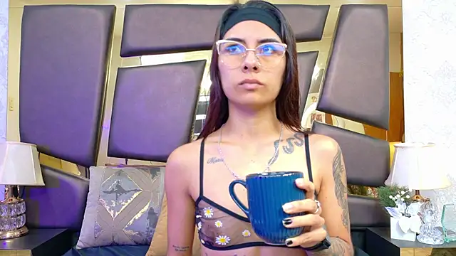 Snapshot of NicoleEsposito chatting on 7, 1, 2026 NicoleEsposito online show from 7, 1, 2026